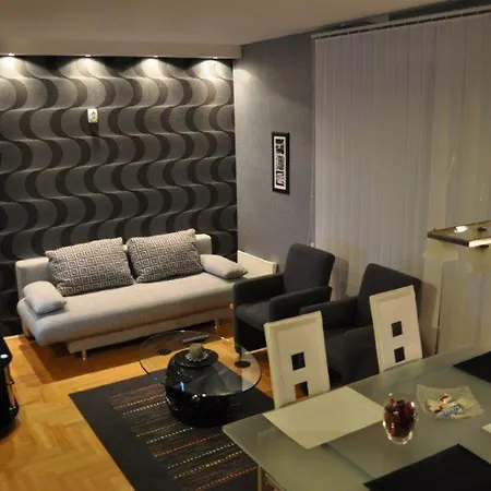 شقة Lux A38, Kraljevi Cardaci, *