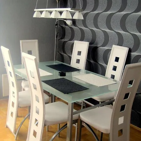 Lux A38, Kraljevi Cardaci,