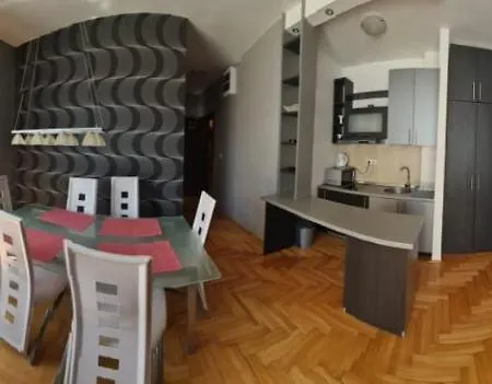 Lux A38, Kraljevi Cardaci,