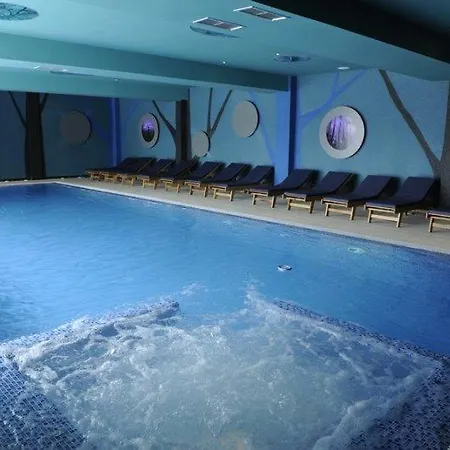 Lux A38, Kraljevi Cardaci, كوباونيك