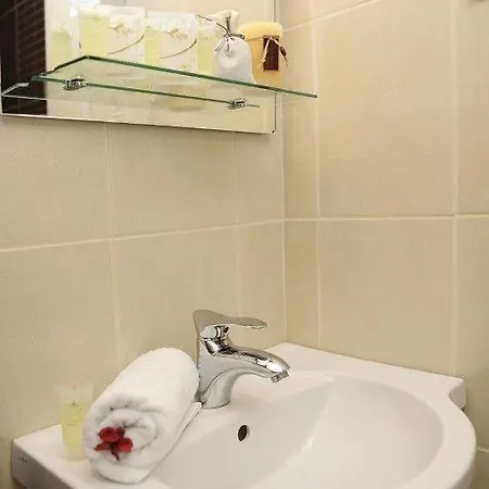 شقة Lux A38, Kraljevi Cardaci,