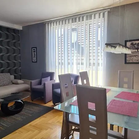 Lux A38, Kraljevi Cardaci,
