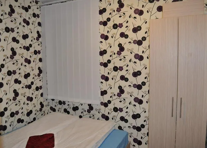 Lux A38, Kraljevi Cardaci, アパート *