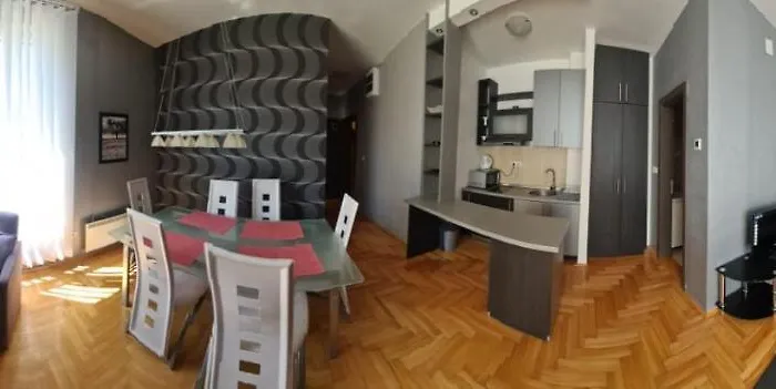 Lux A38, Kraljevi Cardaci,